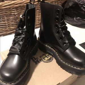 Dr Martens women’s size 8 boots